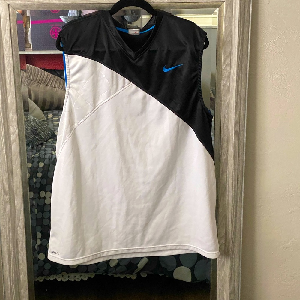 Nike sleeveless work out tank